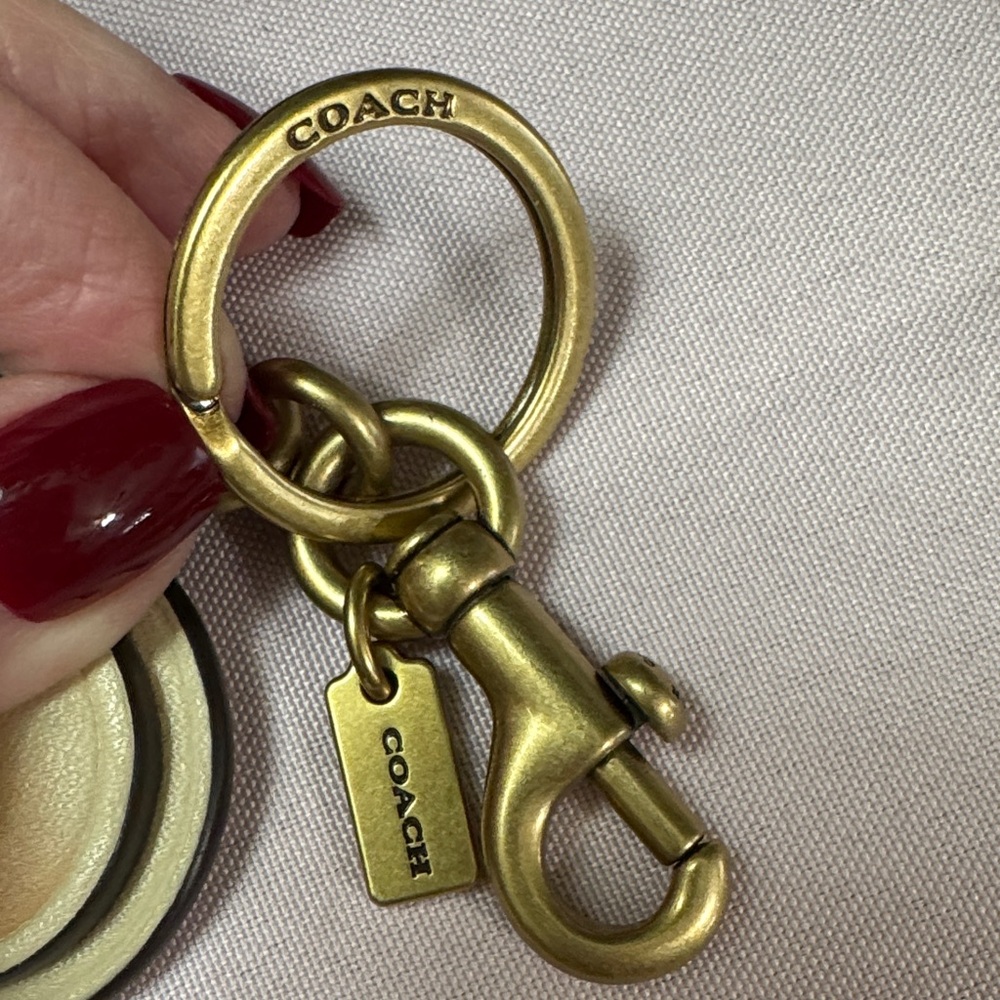 Coach Gold and Cream Heart Keyring limited edition - Jennifer Lopez - Picture 6 of 6